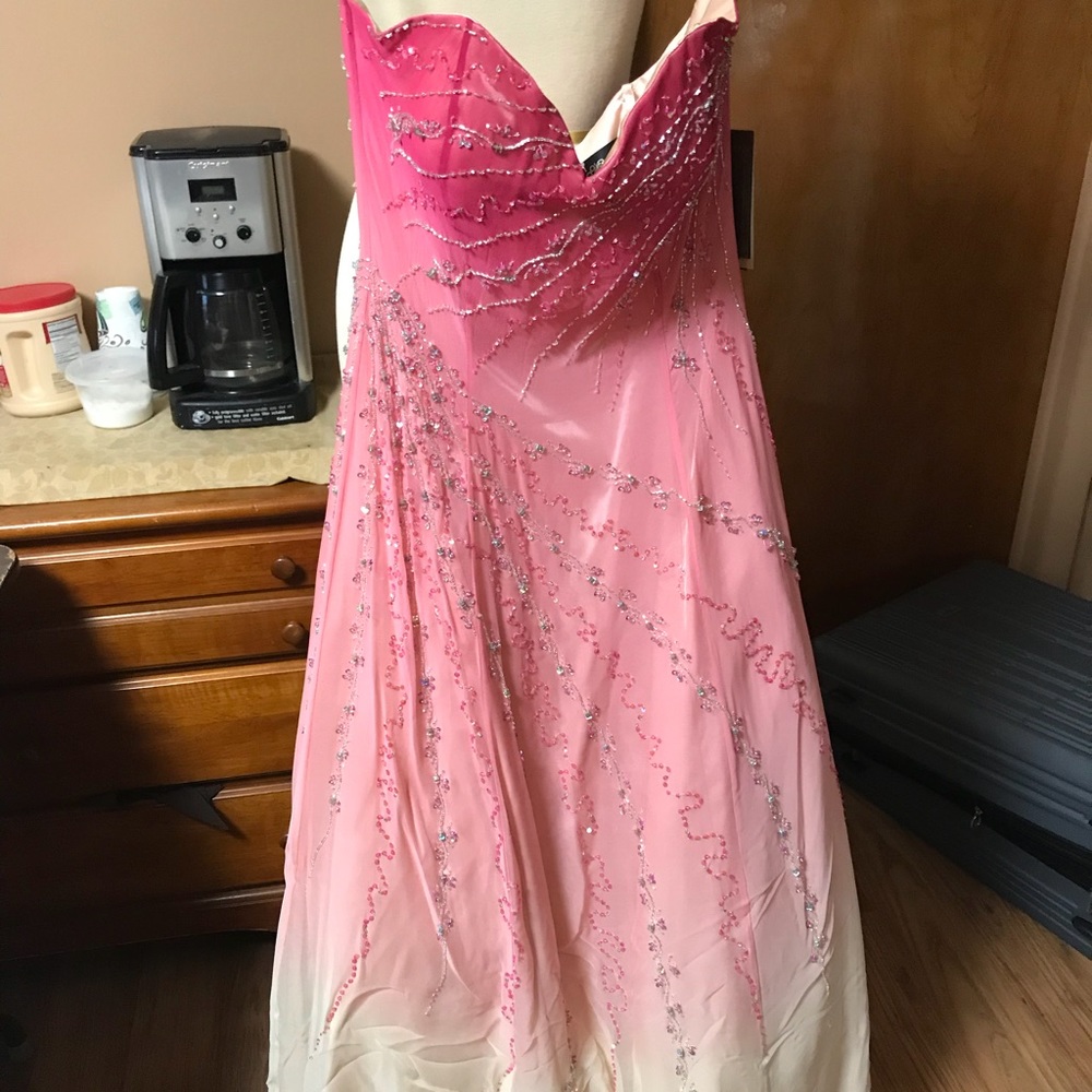 BNWT!!! Ombré pink prom dress, w/ crystal beading